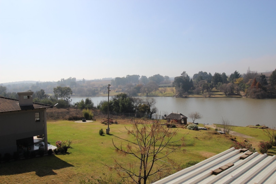 4 Bedroom Property for Sale in Lake Deneysville Free State